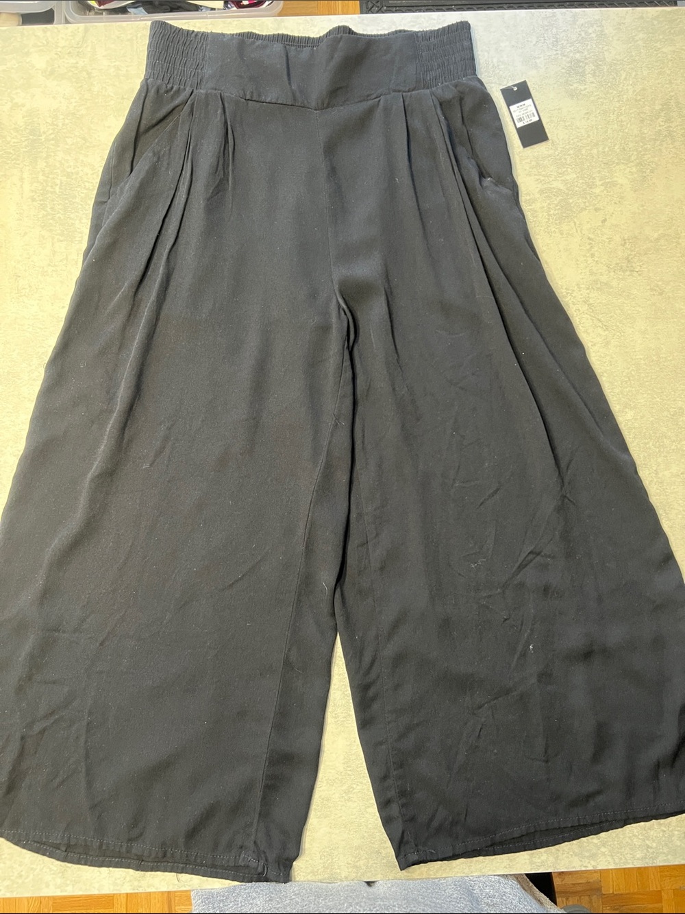 Woman  Black Elastic-Waist Casual wide Pants it more black then the picture